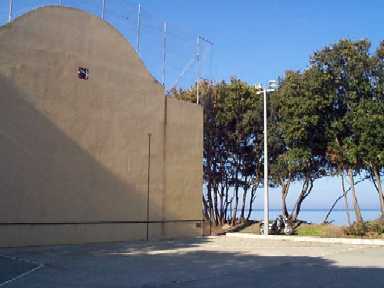 fronton.jpg (12752 octets)